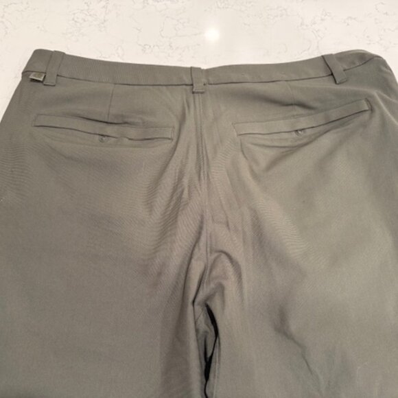 lululemon Men’s Commission Shorts Olive Green Size 33 Stretch - Picture 2 of 4